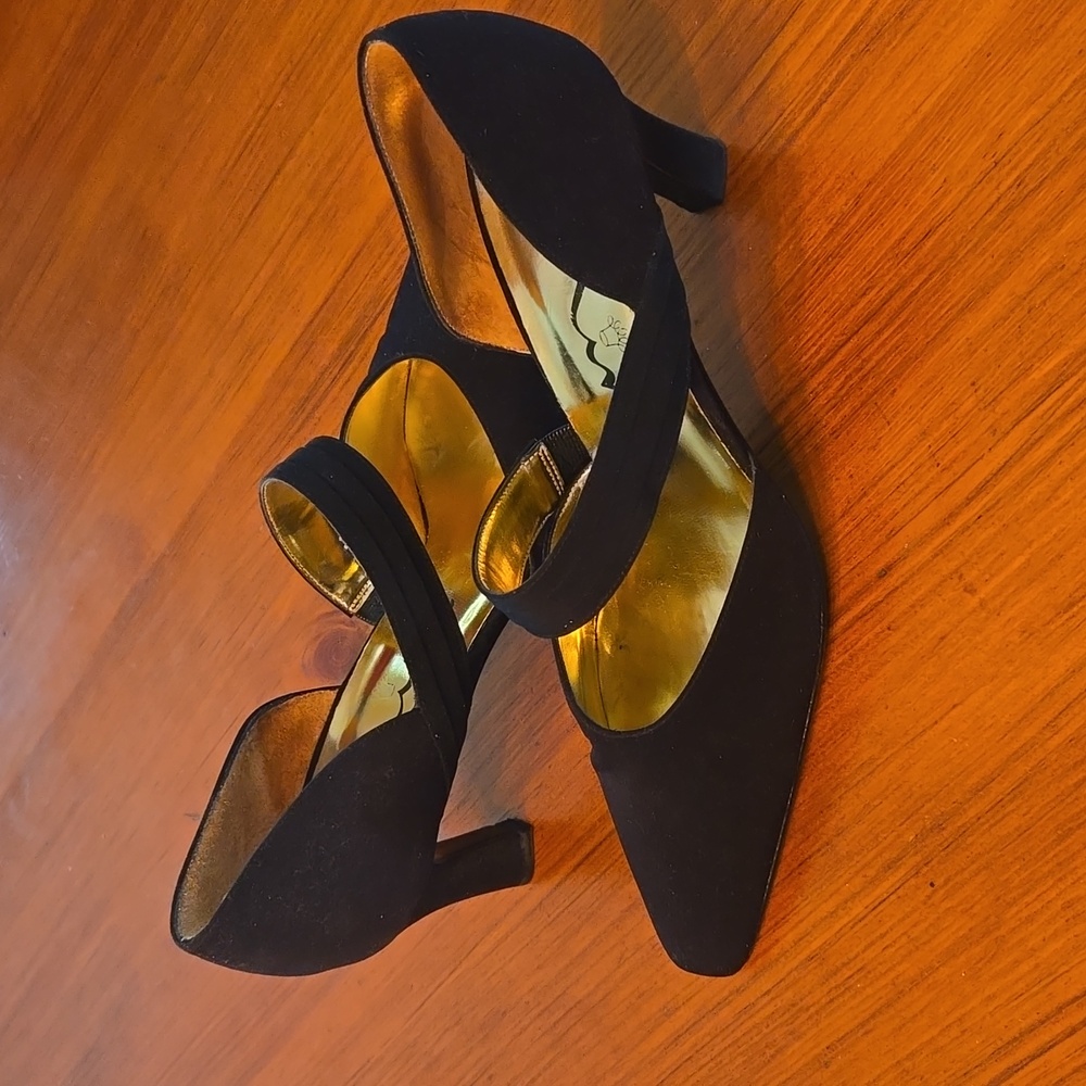 Womens size 8 black fabric shoes. 3 inch high heels. Nina brand.